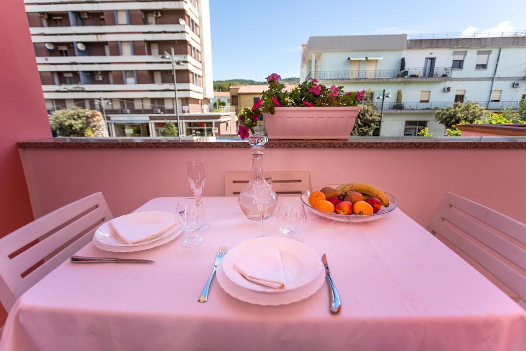 Bed and Breakfast L'Aurora Viola Carbonia Exterior foto
